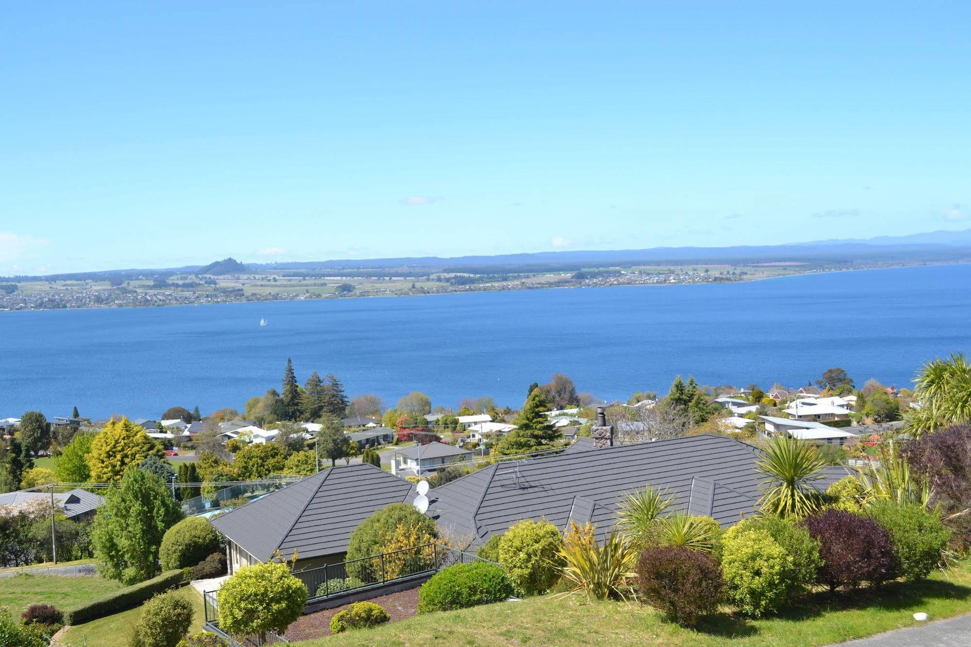 Tauhara Sunrise Lodge Taupomeer Buitenkant foto