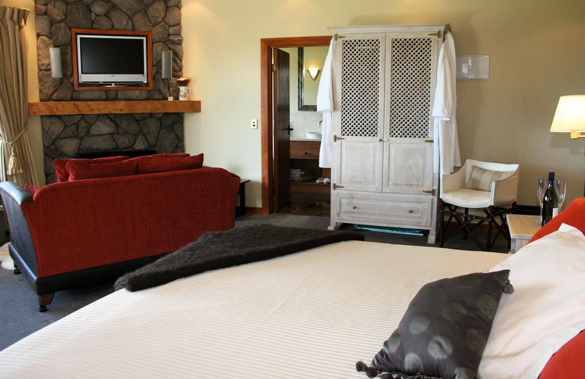 Tauhara Sunrise Lodge Taupomeer Buitenkant foto